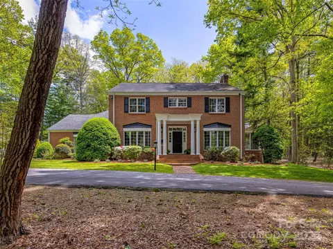 4 Holly Hill Rd, Biltmore Forest, NC 28803
