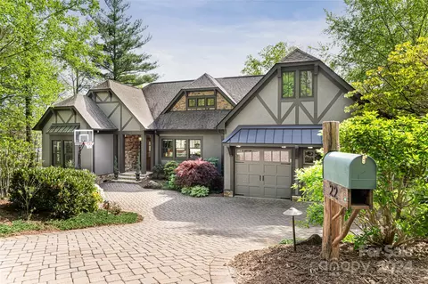 22 Red Tail Ct, Fairview, NC 28730