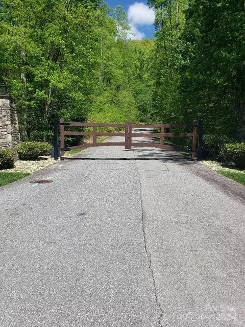 40 Mountain Watch Dr, Waynesville, NC 28785