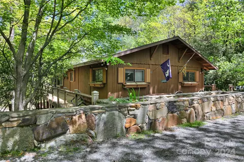 92 N Sequoyah Ln, Brevard, NC 28712