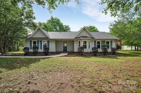 1385 Red Oaks Dr, Rock Hill, SC 29730