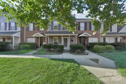 8204 Golf Ridge Dr, Charlotte, NC 28277