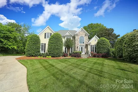 12400 Three Lakes Dr, Charlotte, NC 28277
