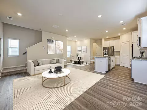 410 Cedar Knoll Cir, Pineville, NC 28134