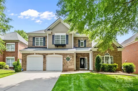 2317 River Oaks Dr, Waxhaw, NC 28173