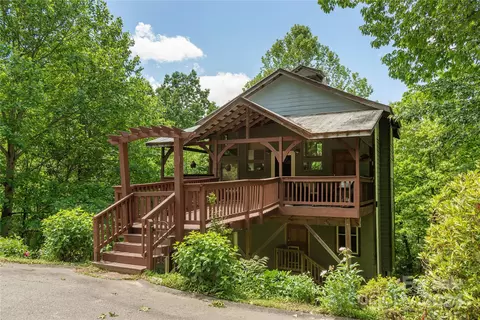 10 Chestnut Dr, Swannanoa, NC 28778