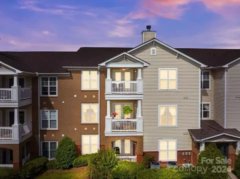 9057 Mcdowell Creek Ct, Cornelius, NC 28031