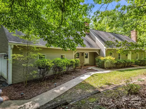 170 Old Hillside Ln, Flat Rock, NC 28731