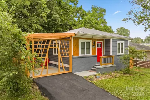 2120 Arlington Pl, Hendersonville, NC 28791