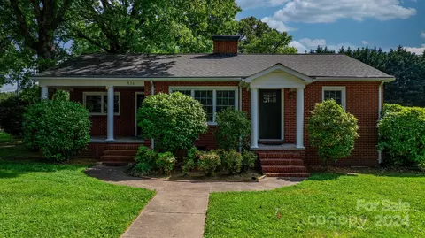916 E Main St, Maiden, NC 28650
