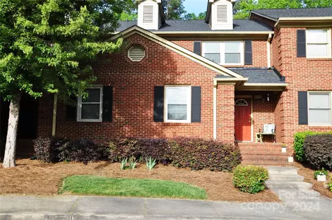 8440 Coulwood Oak Ln, Charlotte, NC 28214