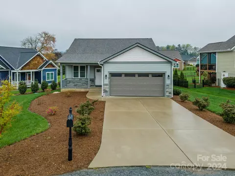 64 Foundry Ln, Hendersonville, NC 28792