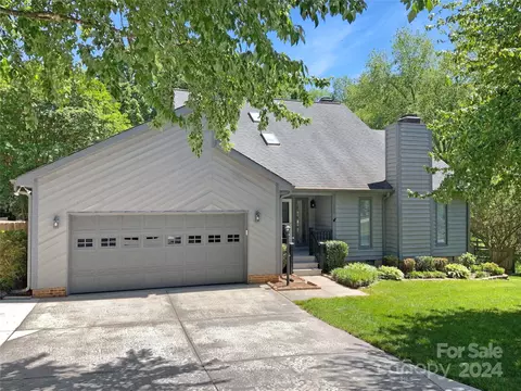 16520 Beech Hill Dr, Huntersville, NC 28078