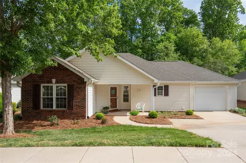 212 Oak Village Pkwy, Mooresville, NC 28117