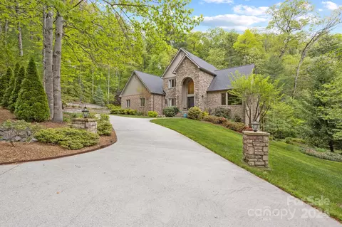 14 Mountain Spring Dr, Hendersonville, NC 28739