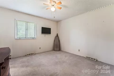 Bedroom - 5625 Bringle Ferry Rd, Salisbury, NC 28146 photo 8 of 8