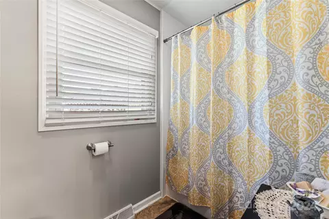 Bath - 5625 Bringle Ferry Rd, Salisbury, NC 28146 photo 2 of 4