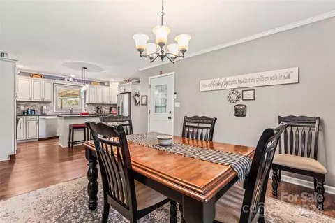 Dining - 5625 Bringle Ferry Rd, Salisbury, NC 28146 photo 3 of 3
