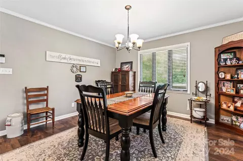 Dining - 5625 Bringle Ferry Rd, Salisbury, NC 28146 photo 2 of 3