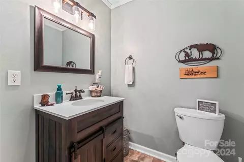 Bath - 5625 Bringle Ferry Rd, Salisbury, NC 28146 photo 3 of 4