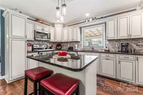 Kitchen - 5625 Bringle Ferry Rd, Salisbury, NC 28146 photo 2 of 4