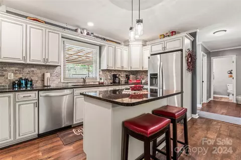 Kitchen - 5625 Bringle Ferry Rd, Salisbury, NC 28146 photo 4 of 4