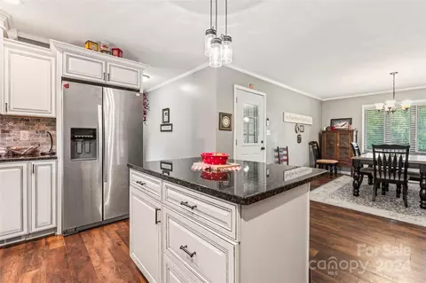Kitchen - 5625 Bringle Ferry Rd, Salisbury, NC 28146 photo 3 of 4