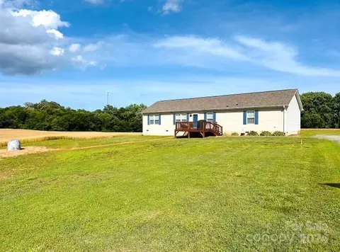 2418 Ralph L Rd, Hickory, NC 28602