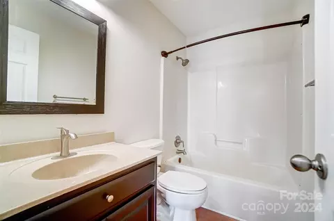 Bath - 6902 Honey Bee Rd, Monroe, NC 28110 photo 3 of 5