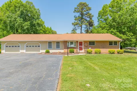 213 Valleyview Dr, Lexington, NC 27295