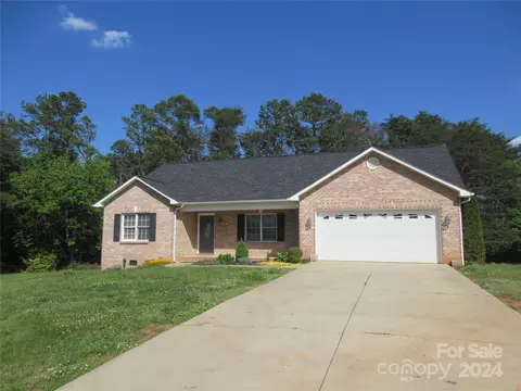 5090 Mill Pond Dr, Conover, NC 28613