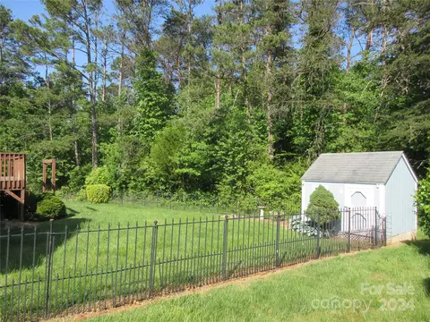 5090 Mill Pond Dr, Conover, NC 28613 photo 6