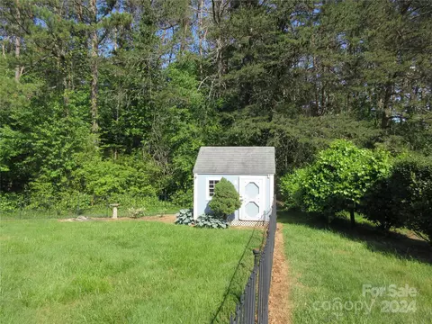 5090 Mill Pond Dr, Conover, NC 28613 photo 5