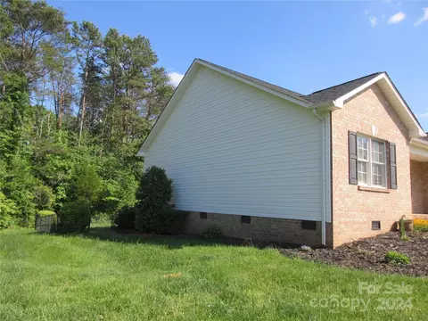 5090 Mill Pond Dr, Conover, NC 28613 photo 15