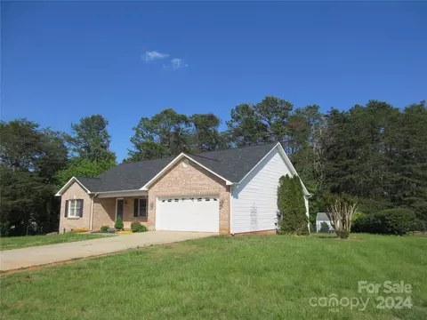 5090 Mill Pond Dr, Conover, NC 28613 photo 3