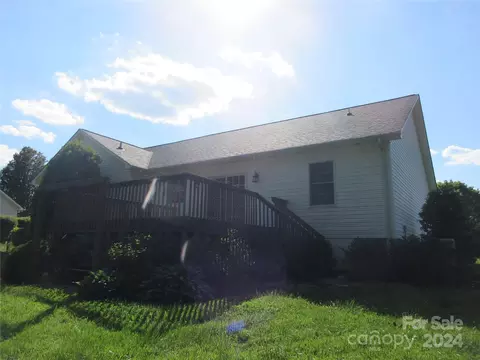 5090 Mill Pond Dr, Conover, NC 28613 photo 11