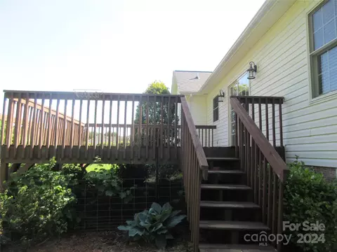 5090 Mill Pond Dr, Conover, NC 28613 photo 12
