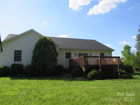 5090 Mill Pond Dr, Conover, NC 28613 photo 10