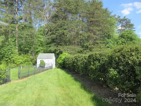 5090 Mill Pond Dr, Conover, NC 28613 photo 4