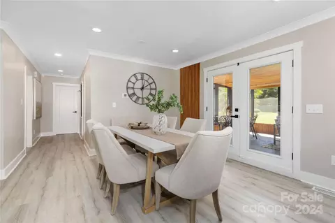 Dining - 19627 Smith Cir, Cornelius, NC 28031 photo 1 of 1