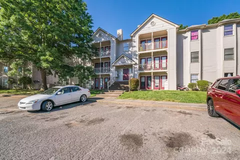 6104 Meadow Rose Ln, Charlotte, NC 28215