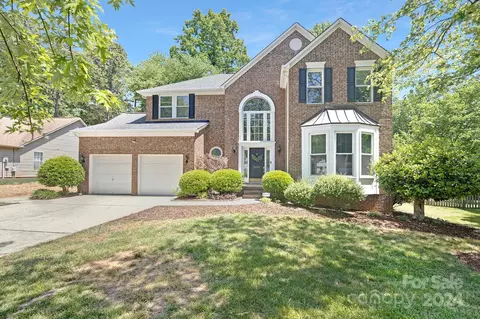 8709 Londonshire Dr, Charlotte, NC 28216