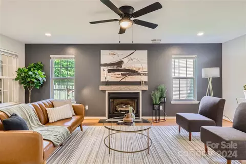 2206 Oakhurst Ct, Kannapolis, NC 28081