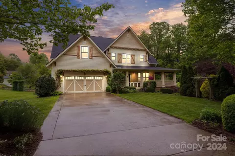 3 Applewood Dr, Asheville, NC 28805