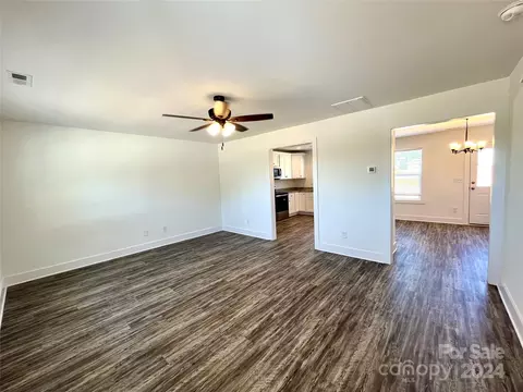 699 3rd Se St SE, Conover, NC 28613 photo 2