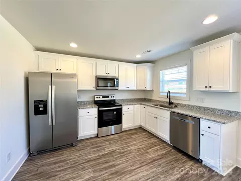 699 3rd Se St SE, Conover, NC 28613 photo 4