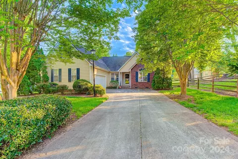 4319 Stonefield Dr, Charlotte, NC 28269