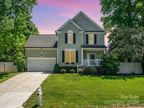 17200 Shadow Bark Dr, Cornelius, NC 28031