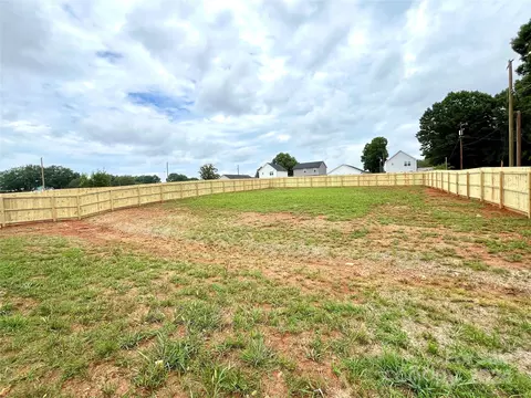 Exterior - 705 3rd Se St SE, Conover, NC 28613 photo 4 of 6