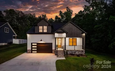 3902 13th Ne St NE, Hickory, NC 28601